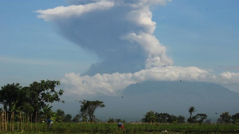 Núi lửa Merapi từng làm 353 người thiệt mạng, lại phun trào tro bụi cao 6km