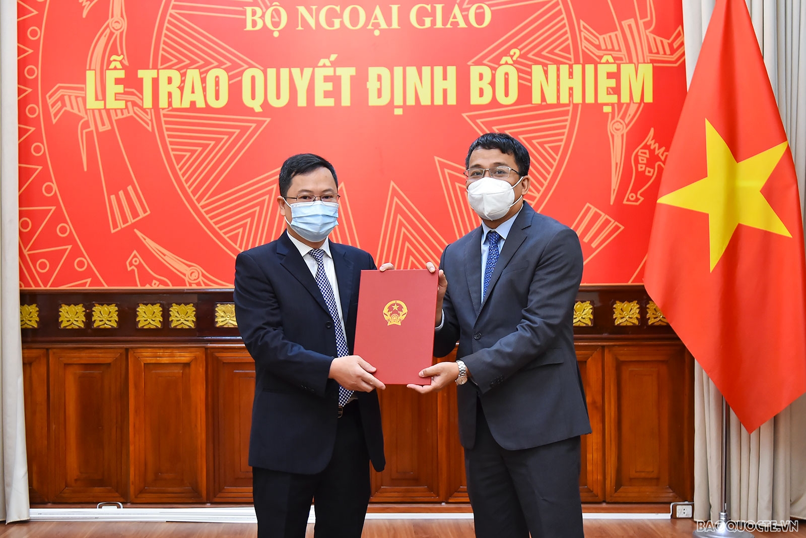 Trao quyết định bổ nhiệm Quyền Vụ trưởng Vụ Biên giới Việt-Trung