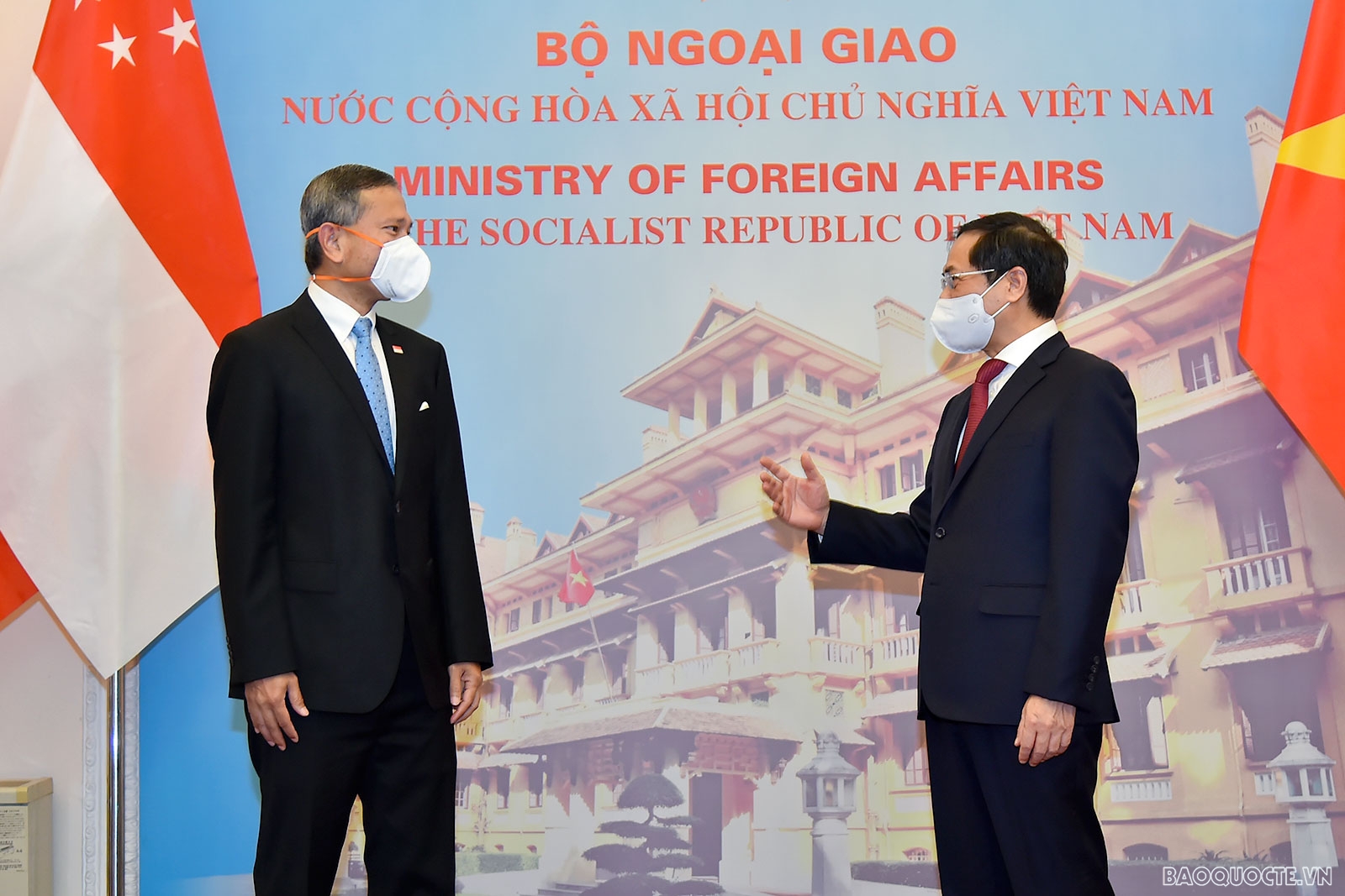 Bộ trưởng Ngoại giao Bùi Thanh Sơn đón, hội đàm với Bộ trưởng Ngoại giao Singapore Vivian Balakrishnan