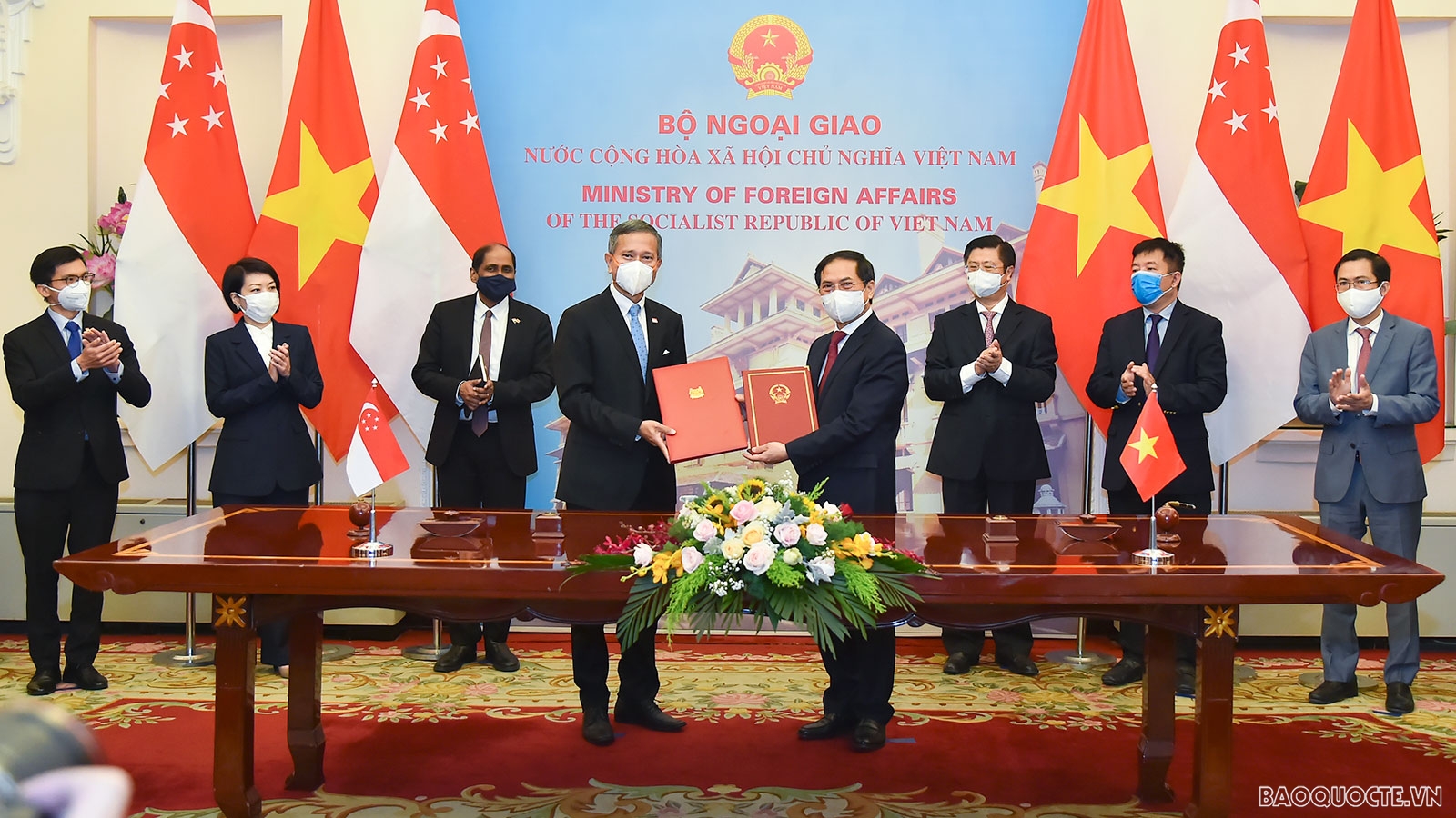 Kết thúc hội đàm, hai Bộ trưởng Ngoại giao đã ký Thỏa thuận hợp tác về đào tạo cho cán bộ cao cấp của Đảng Cộng sản Việt Nam giai đoạn 2021-2023, góp phần quan trọng vào việc nâng cao năng lực cho đội ngũ cán bộ cao cấp của Việt Nam.