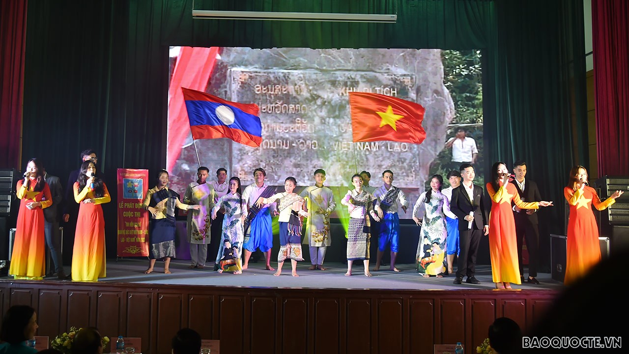 Hãy kỷ niệm Năm Đoàn kết Hữu nghị Việt Nam-Lào, Lào-Việt Nam 2022 một cách sôi nổi, toàn diện và ý nghĩa!