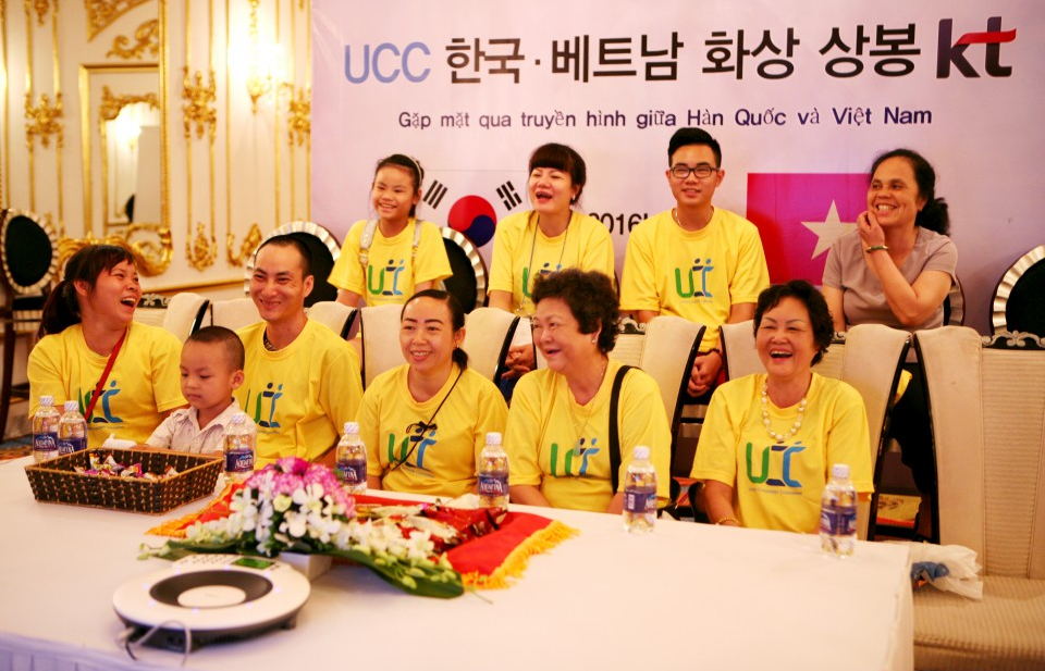 Giao lưu trực tuyến giữa các gia đình Việt - Hàn