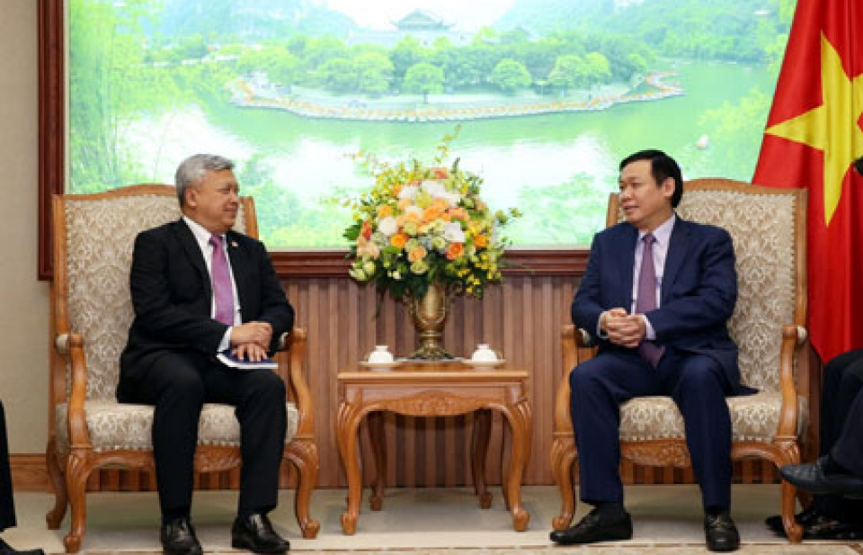 Phó Thủ tướng Vương Đình Huệ tiếp một số Đại sứ