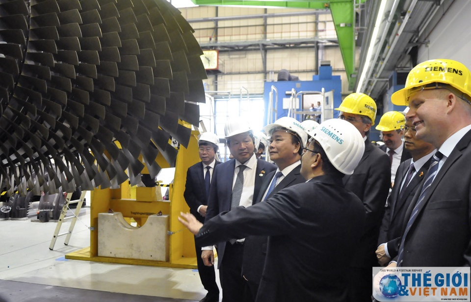 Thủ tướng Nguyễn Xuân Phúc thăm làm việc tại Nhà máy Siemens