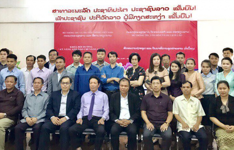 Việt Nam - Lào hợp tác nâng cao nghiệp vụ báo chí