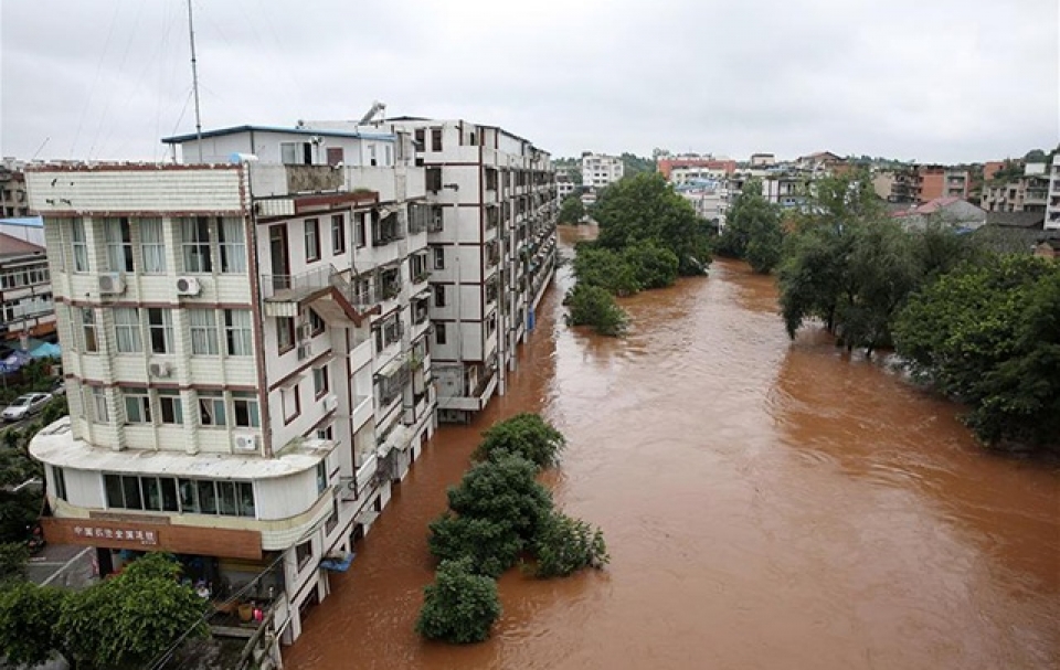 Điện thăm hỏi mưa bão gây lũ lụt lớn tại Trung Quốc