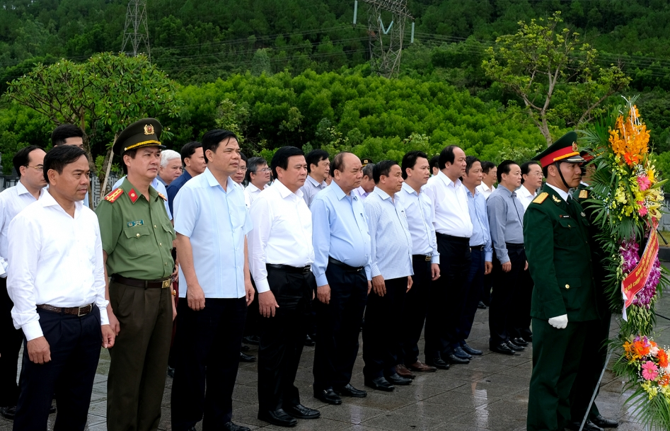 Thủ tướng dâng hương tại Khu di tích Tổng Bí thư Hà Huy Tập
