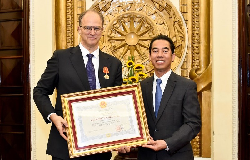 Trao Huân chương Hữu nghị cho Đại sứ Đức tại Việt Nam Christian Berger