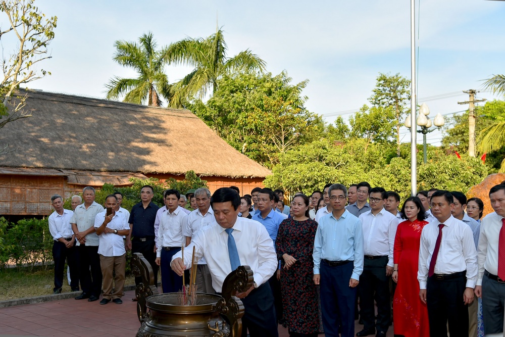 nguyen duy trinh nha lanh dao tien boi tieu bieu cua dang va cach mang viet nam 13