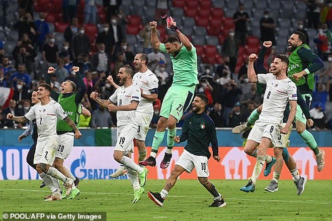 Các cầu thủ Italy ăn mừng sau chiến thắng xứng đáng trước Bỉ và họ sẽ chạm trán Tây Ban Nha tại Bán kết Euro 2020. (Nguồn: Getty Images)