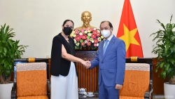 Thứ trưởng Ngoại giao Nguyễn Quốc Dũng tiếp Đại sứ New Zealand tại Việt Nam chào xã giao