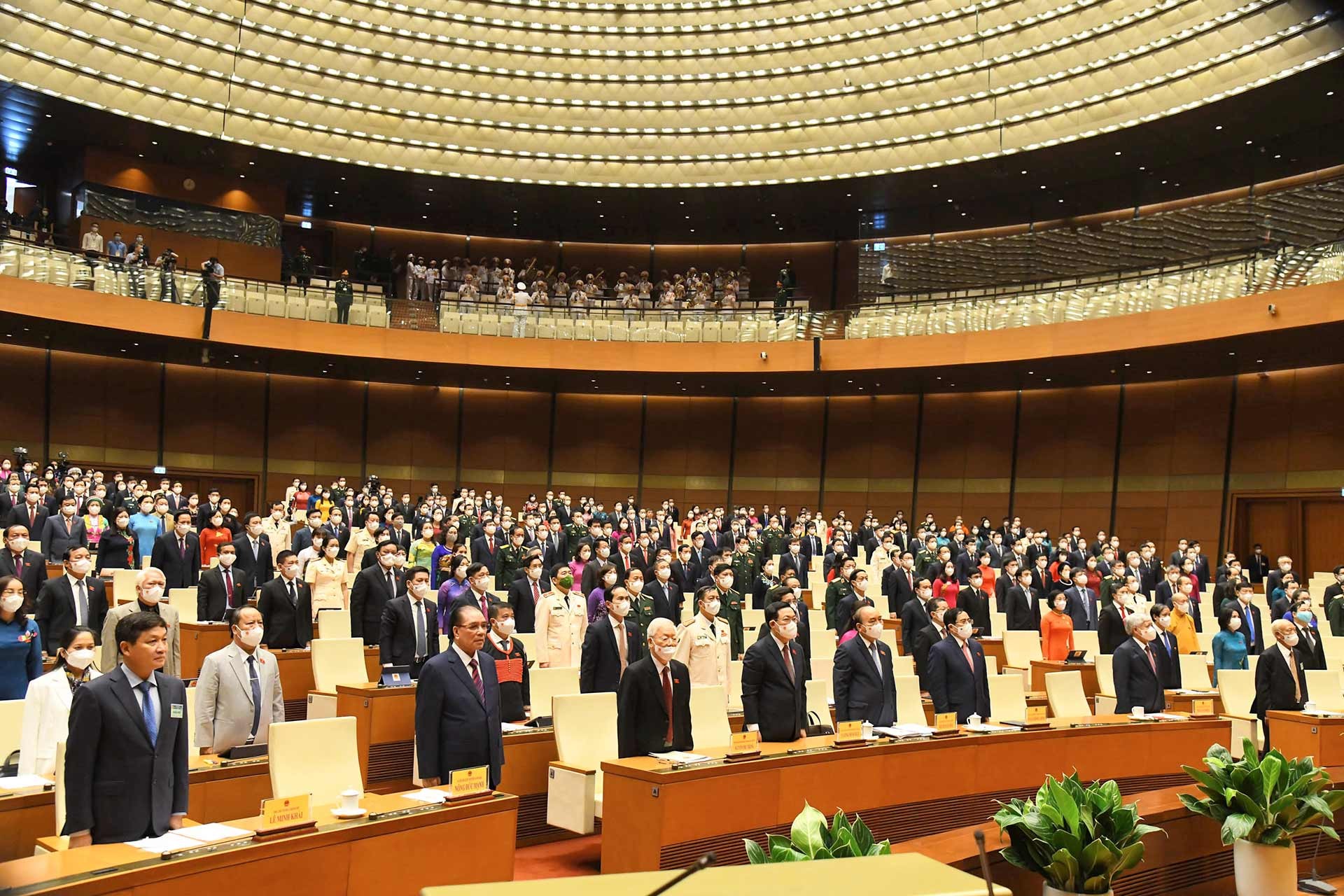 Lãnh đạo Đảng, Nhà nước và các đại biểu Quốc hội làm Lễ chào cờ tại Kỳ họp thứ Nhất, Quốc hội khóa XV.