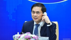 Bộ trưởng Ngoại giao Việt Nam-Pháp điện đàm thúc đẩy việc cung cấp vaccine ngừa Covi-19 cho Việt Nam