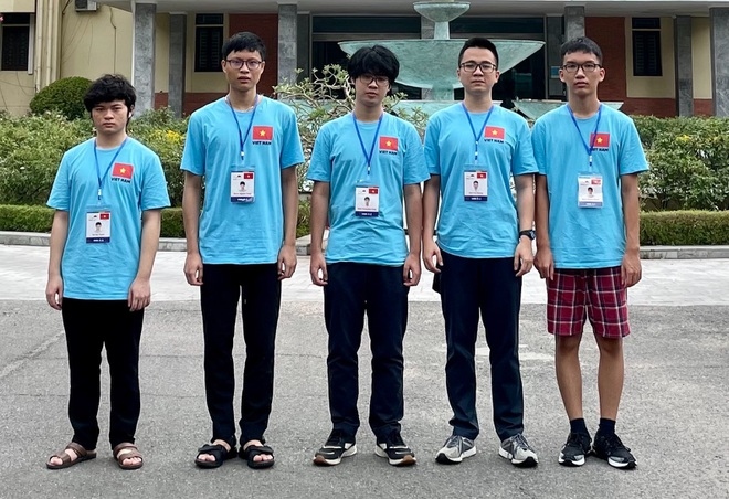 Sau Toán, cả 5 học sinh Việt Nam dự Olympic Vật lý 2021 đều đạt thành tích xuất sắc