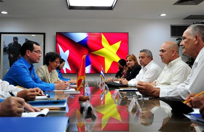 Đồng chí Roberto Morales Ojeda, Ủy viên Bộ Chính trị và Bí thư phụ trách công tác Tổ chức, tiếp đoàn đại biểu của Tổng Liên đoàn Lao động Việt Nam. (Nguồn: TTXVN)