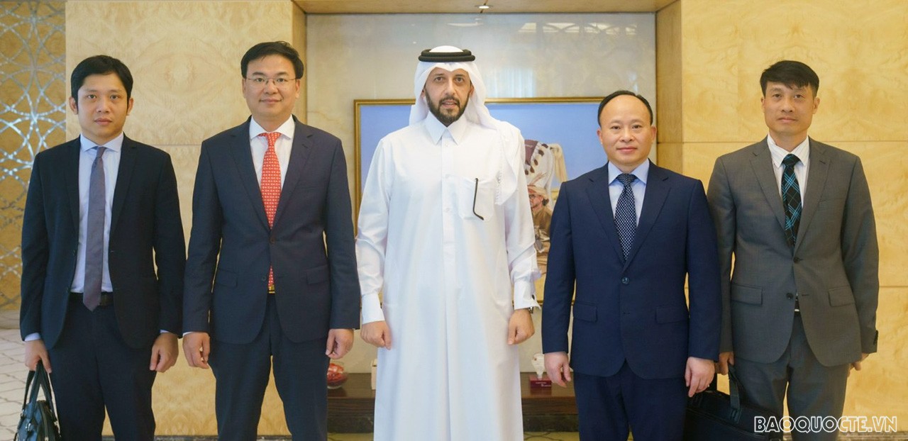 Thứ trưởng Phạm Quang Hiệu gặp Tổng Giám đốc Quỹ Đầu tư Qatar.