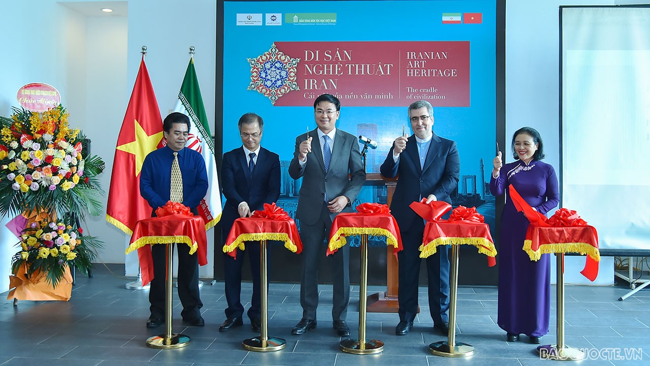 Iranian unique culture and art introduced to Vietnamese public