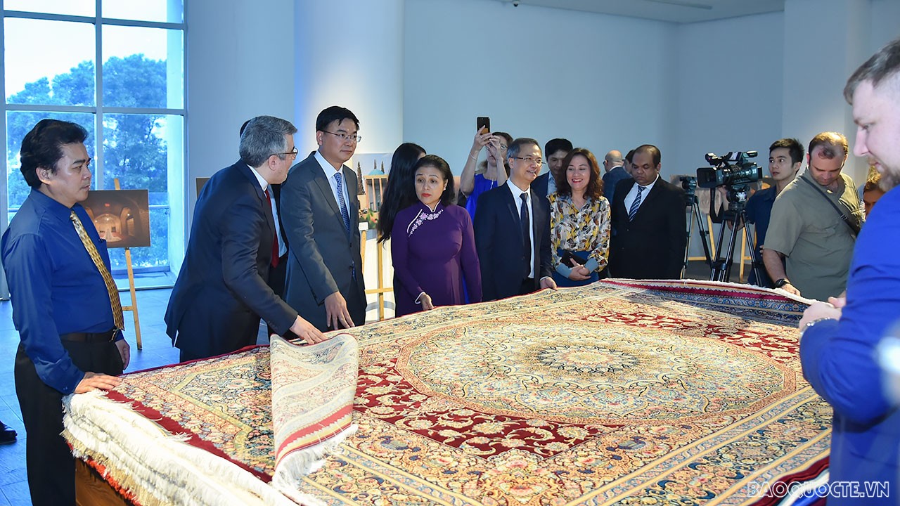 Khai mạc triển lãm ‘Di sản nghệ thuật Iran, cái nôi của nền văn minh’