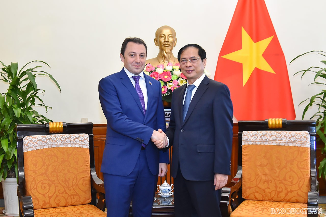 Vietnam, Azerbaijan to promote cooperation in potential fields