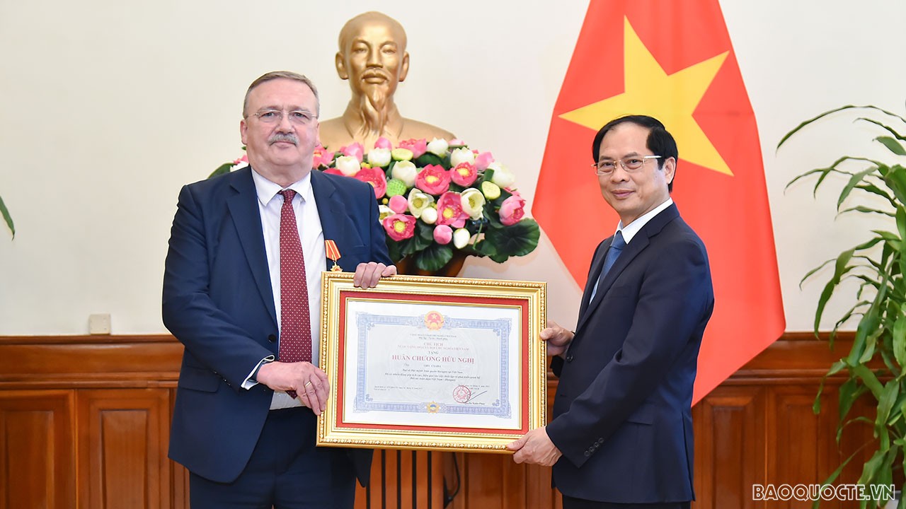 Trao tặng Huân chương Hữu nghị cho Đại sứ Hungary tại Việt Nam Ory Csaba