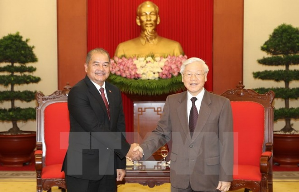 Tổng Bí thư tiếp đoàn đại biểu Đảng Nhân dân Cách mạng Lào