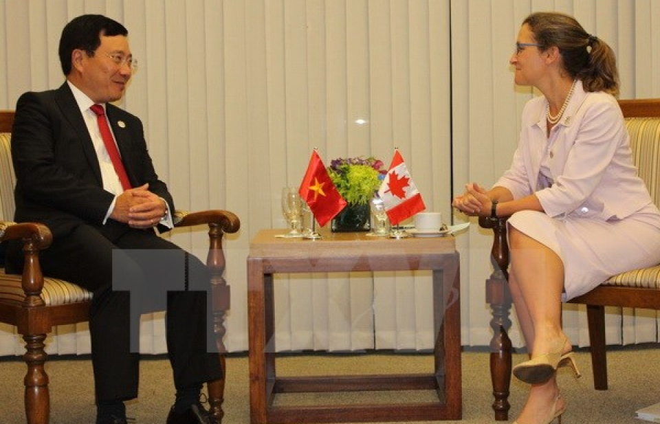 Phó Thủ tướng Phạm Bình Minh gặp Bộ trưởng Ngoại giao Canada