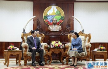 Chủ tịch Quốc hội Lào tiếp Đoàn đại biểu cấp cao Ủy ban TW MTTQ Việt Nam