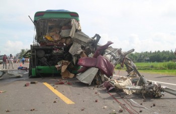 Kịp thời khắc phục hậu quả vụ tai nạn giao thông tại Bình Định