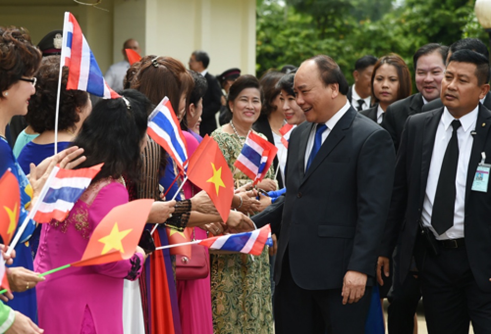 Thủ tướng gặp bà con kiều bào tại bản Mạy, Thái Lan tin nhap 20170821103304