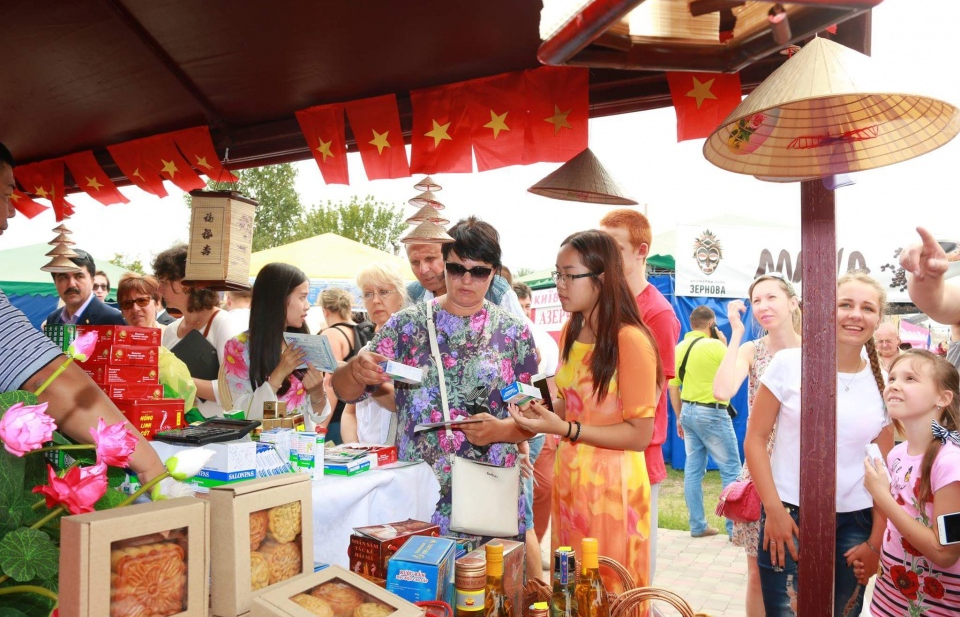 Việt Nam tham dự Hội chợ Sorochinsky tại Ucraina