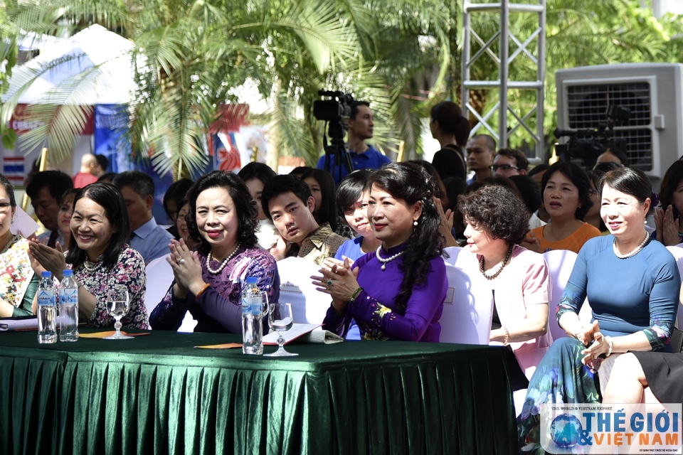 le hoi vang asean tai ha noi soi noi va day hap dan