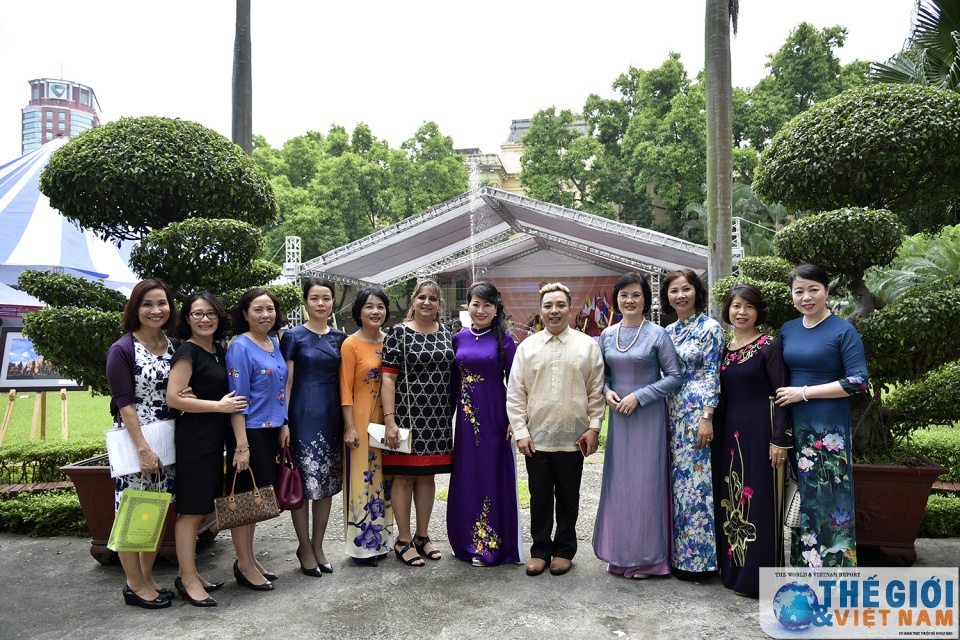 le hoi vang asean tai ha noi soi noi va day hap dan