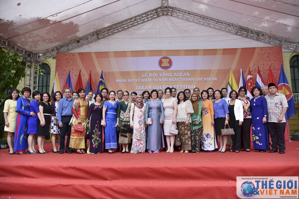 le hoi vang asean tai ha noi soi noi va day hap dan