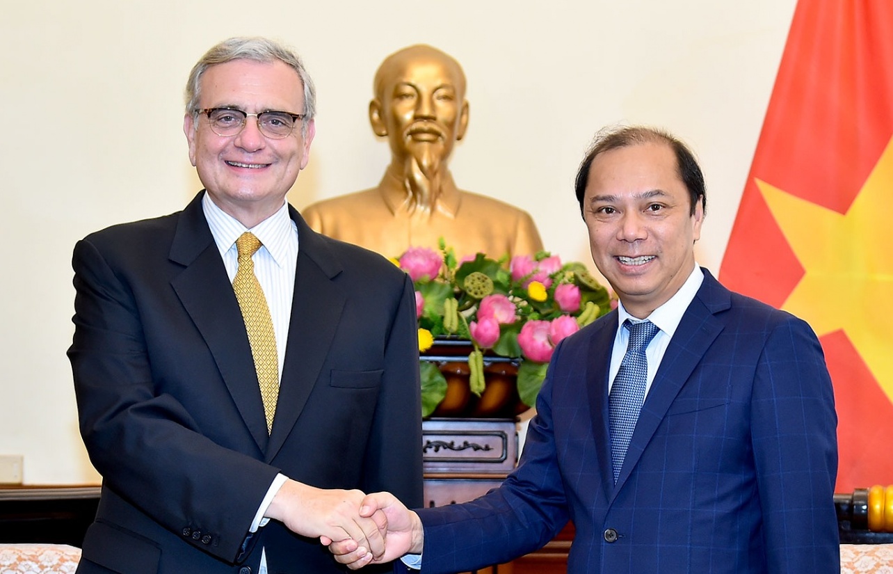 Thứ trưởng Ngoại giao Nguyễn Quốc Dũng tiếp Giám đốc Văn phòng LHQ về hợp tác Nam-Nam