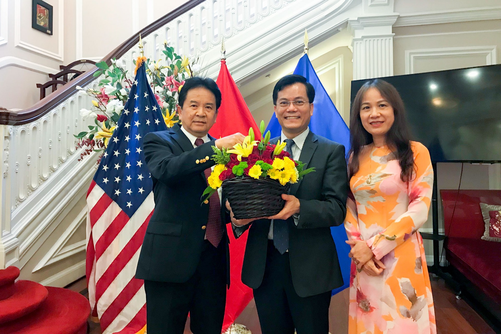 Đại sứ quán Lào tại Hoa Kỳ chúc mừng Quốc khánh Việt Nam