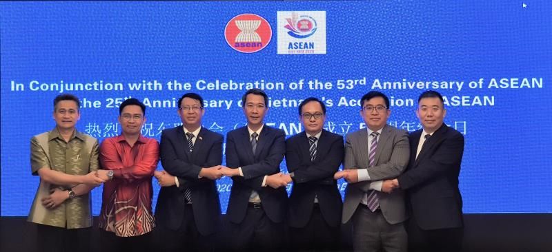 ky-niem-53-nam-thanh-lap-asean-va-25-nam-viet-nam-gia-nhap-asean-tai-con-minh-trung-quoc-1