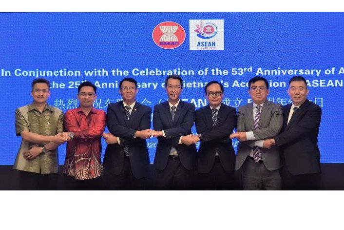Kỷ niệm 53 năm thành lập ASEAN và 25 năm Việt Nam gia nhập ASEAN tại Côn Minh, Trung Quốc