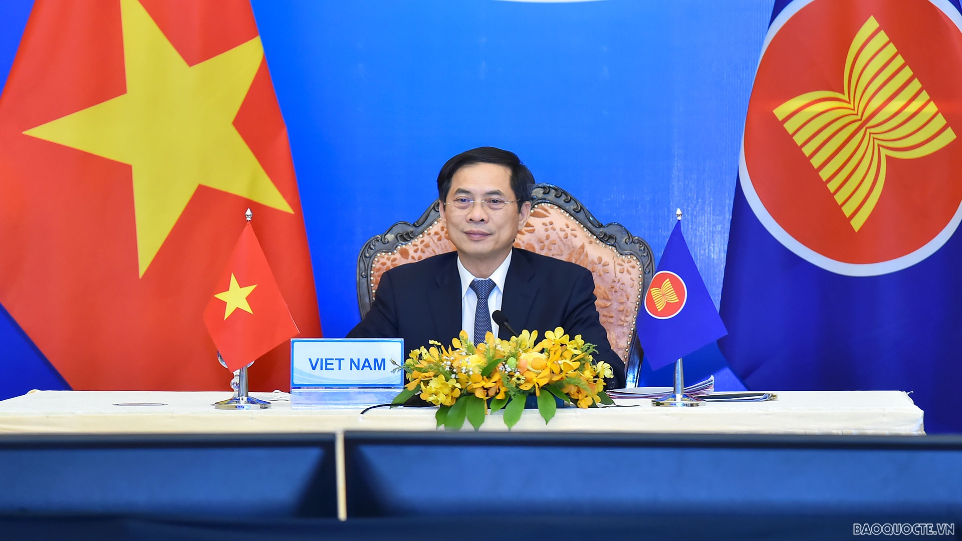 Bộ trưởng Ngoại giao Bùi Thanh Sơn dẫn đầu đoàn Việt Nam tham dự Hội nghị diễn đàn khu vực ASEAN lần thứ 28 (ARF-28). (Ảnh: Tuấn Anh)