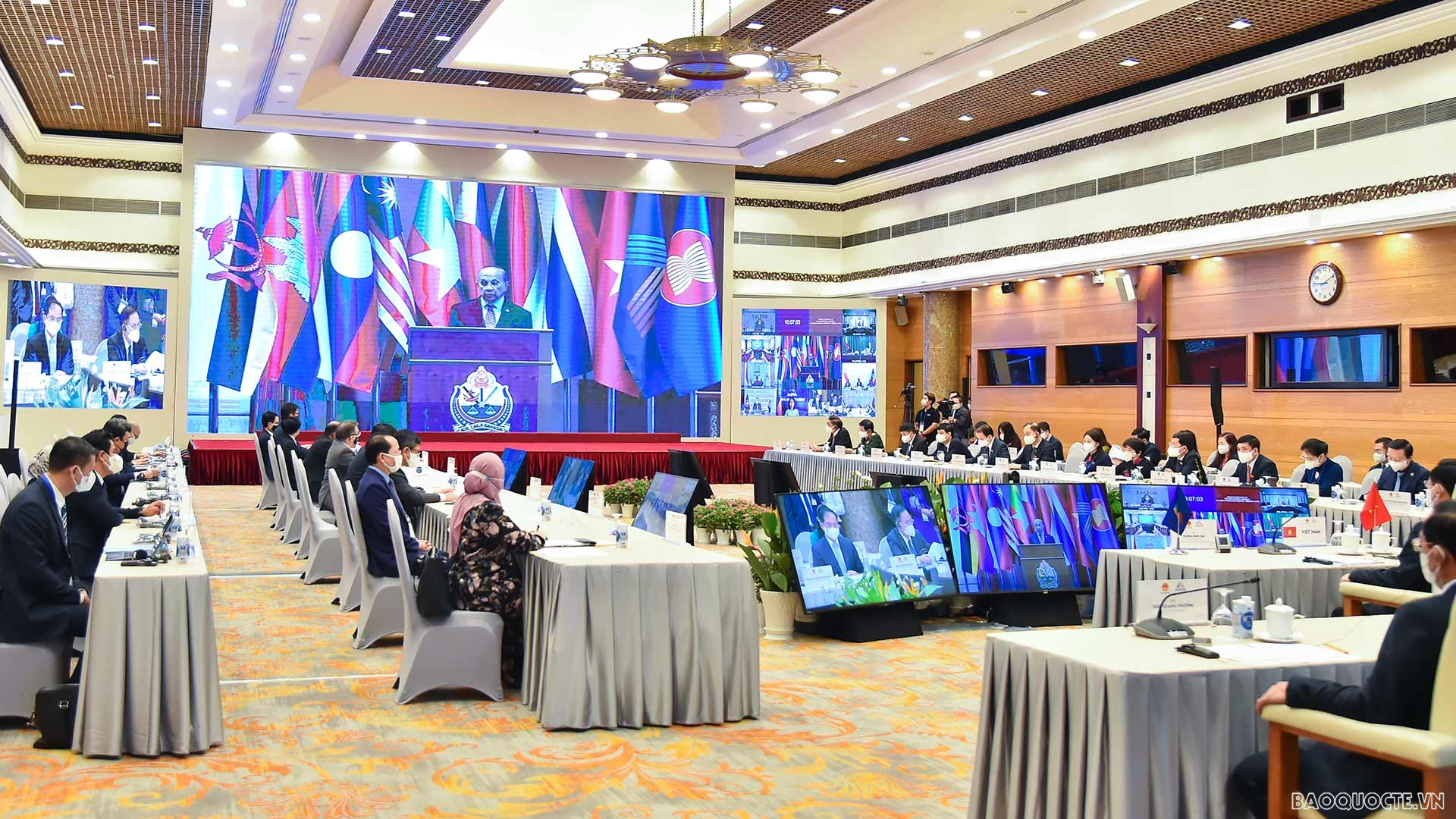 Sáng 23/8/2021, Chủ tịch Quốc hội Vương Đình Huệ dẫn đầu đoàn đại biểu cấp cao Việt Nam dự Phiên họp khai mạc AIPA 42. (Ảnh: Tuấn Anh)