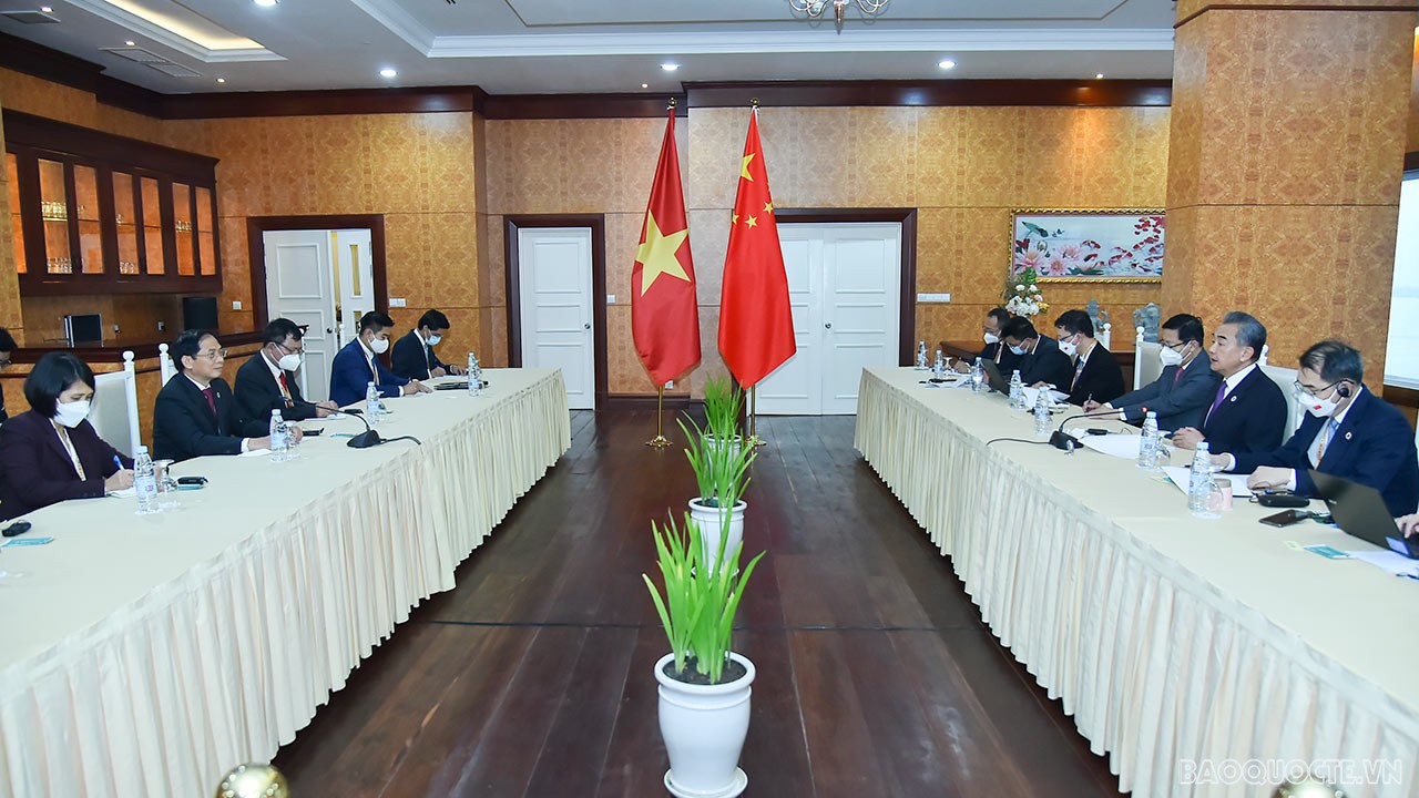 Toàn cảnh Bộ trưởng Ngoại giao Bùi Thanh Sơn tham dự ngày làm việc thứ ba tại AMM-55