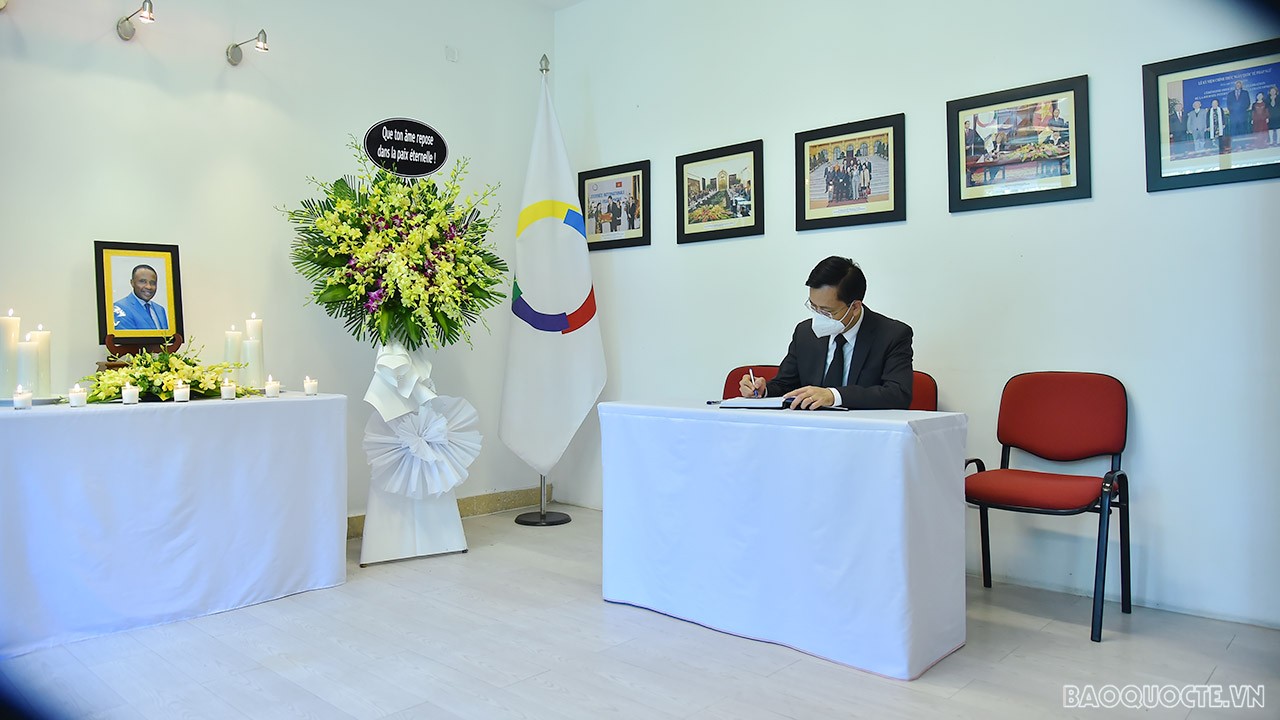 Thứ trưởng Ngoại giao Hà Kim Ngọc ghi sổ tang, viếng Đại diện khu vực châu Á-Thái Bình Dương của Tổ chức quốc tế Pháp ngữ