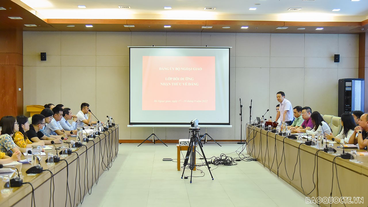 Đảng ủy Bộ Ngoại giao tổ chức lớp bồi dưỡng nhận thức về đảng năm 2022