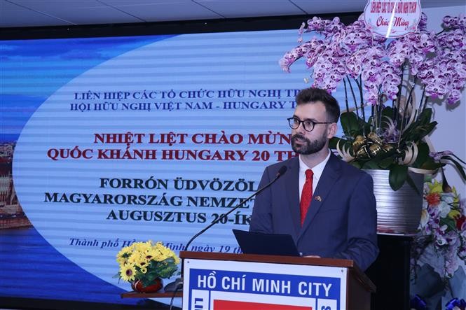 Ông Peter Paczuk, Phó Tổng Lãnh sự Hungary tại Thành phố Hồ Chí Minh phát biểu tại lễ kỷ niệm Quốc khánh Hungary (20/8). (Nguồn: TTXVN)