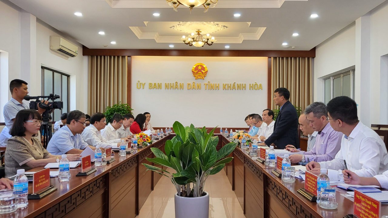 Thứ trưởng Thường trực Bộ Ngoại giao Nguyễn Minh Vũ thăm và làm việc tại tỉnh Khánh Hòa