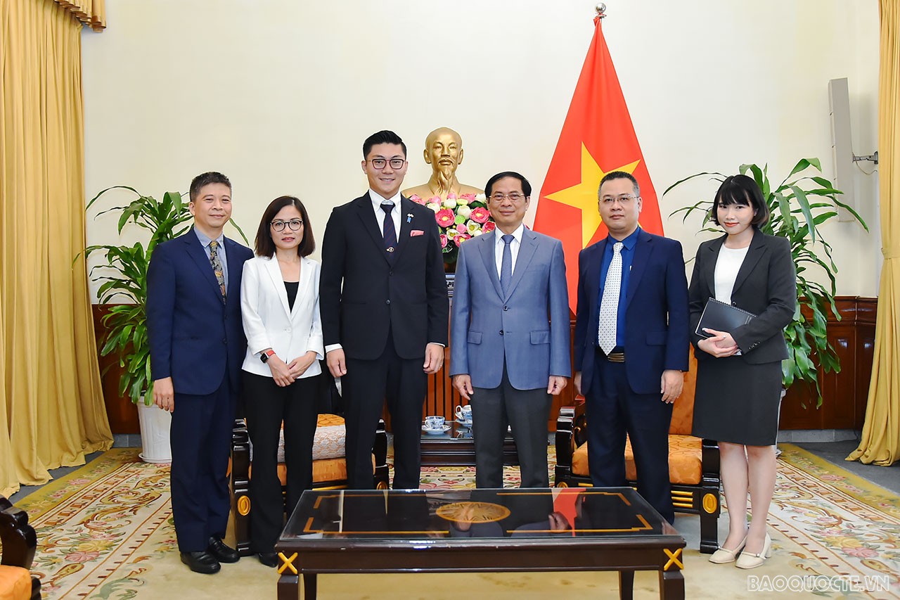 Đề nghị Hội hữu nghị Nhật Bản-Việt Nam TP Sakai khuyến khích các doanh nghiệp thành viên đầu tư vào Việt Nam