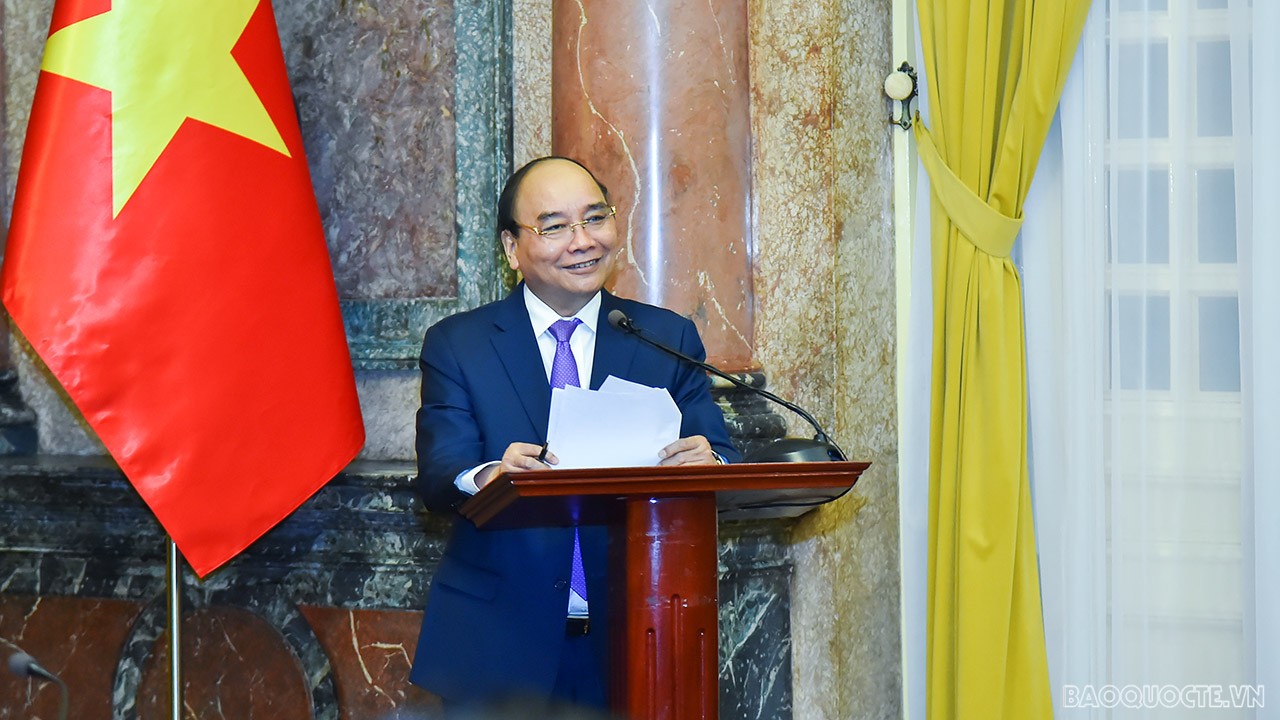 Chủ tịch nước Nguyễn Xuân Phúc gặp mặt thân mật và làm việc với Bộ Ngoại giao nhân dịp Kỷ niệm 77 năm Ngày thành lập Ngành
