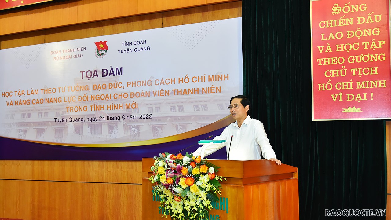 Học tập làm theo tư tưởng, đạo đức Hồ Chí Minh và nâng cao năng lực đối ngoại cho Đoàn viên thanh niên ngoại giao và tỉnh Tuyên Quang