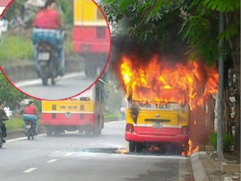 Hà Nội: Xe buýt bốc cháy dữ dội trên đường Lạc Long Quân