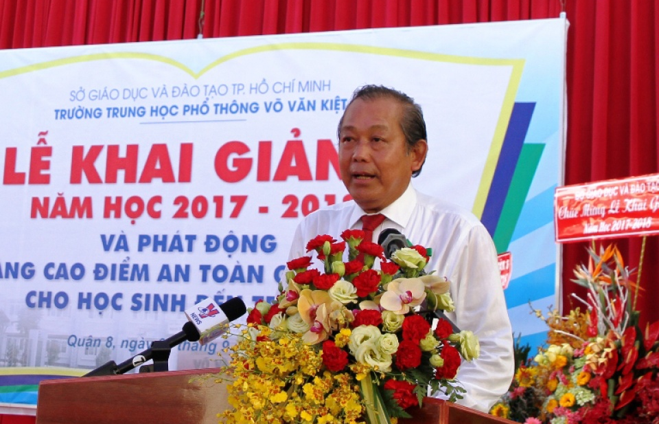 Phát động Tháng an toàn giao thông cho học sinh đến trường