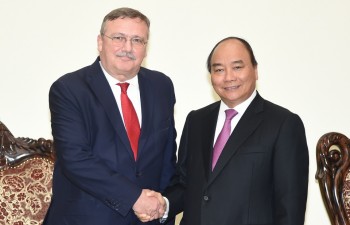 Prime Minister hosts Hungarian ambassador